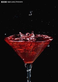 鸡尾酒酒杯