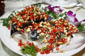 剁椒蒸万绿湖大鱼头
