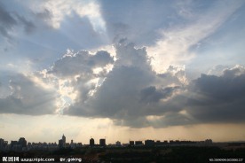 晚霞光柱直透云端15