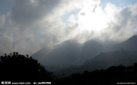 凌晨的大山