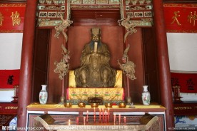 石羊古镇孔庙孔子像