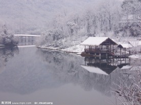 湖畔