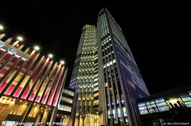 坤和大厦黑晚外墙