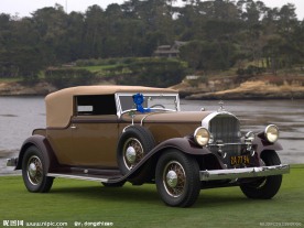 老爷车 汽车 草地 山水 树林