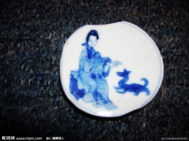 康熙青花人物侍女戏狗标本
