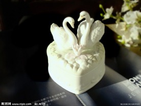 白天鹅首饰盒