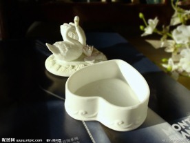 白天鹅首饰盒