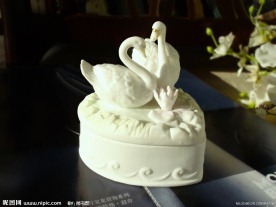 白天鹅首饰盒