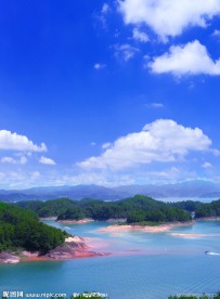 蓝天绿水远山江河高清图片