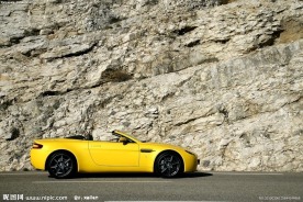 阿斯顿马丁 Aston_Martin_V8_Vantage_Roadster 壁纸 无水印