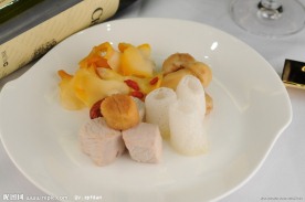 鲜松茸炖响螺