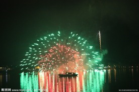船与烟花