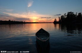 夕阳湖面