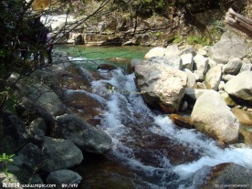小溪流水