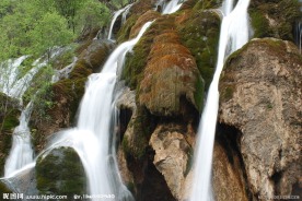 山间流水