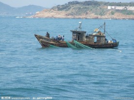 浮山湾里打渔船