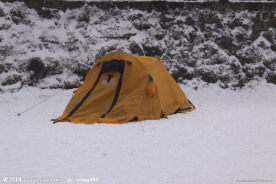 雪地里的帐篷