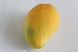 带水珠的芒果