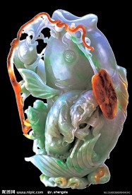 翡翠玉雕老人与鲤鱼
