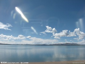平静的湖面