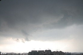 风雨前的黑暗