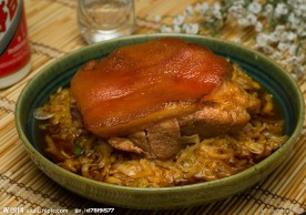 虎皮肘子扣酸菜 28元