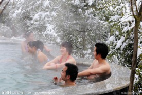 雪天泡温泉