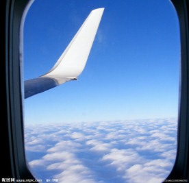 飞机窗外的白云