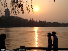 雷锋塔边婚纱照