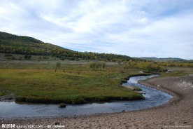 草原河流