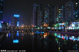 夜幕下的海岸城