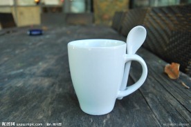 纯白咖啡杯