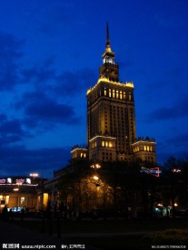 夜色下的城市建筑