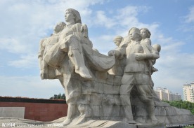 牡丹江《八女投江》群雕