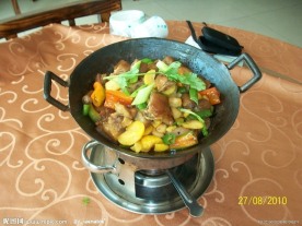 干锅板栗焖猪尾