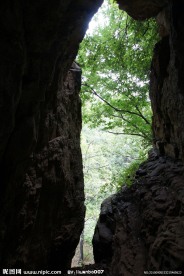 山洞