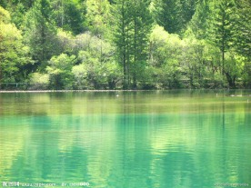 九寨沟青山绿水