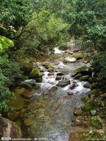山间溪流