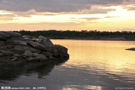 黄昏湖景