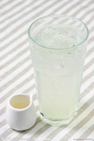 柠檬苏打水