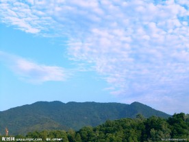 云与山