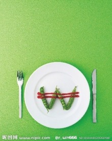 盘子 刀 叉 豆角 豌豆 番茄酱