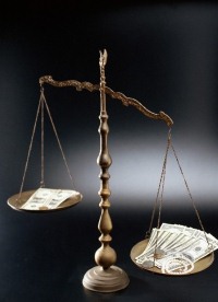 天平 钞票 钱 硬币