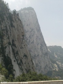高高耸立的华山