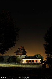高清晰北京故宫角楼护城河夜景