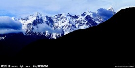 雪山山峰