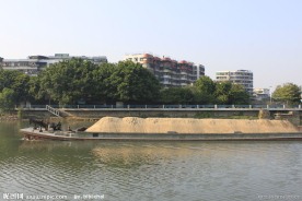 挖沙船