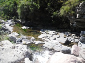 关山红石峡溪水