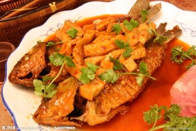 豆腐烧鲫鱼