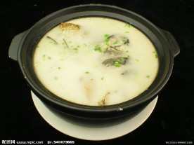 砂锅鱼头豆腐汤